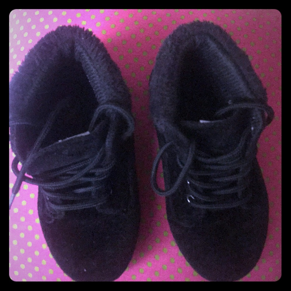 Suede black boots like new